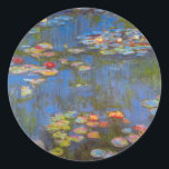 Adesivo Redondo Lírios de Claude Monet, Vintage Nature Art<br><div class="desc">Lírios de Claude Monet é uma pintura típica de arte impressionista vintage, com flores aquáticas em um lago no jardim de Monet em sua casa em Giverny, França. Lindas flores estão flutuando na água e o reflexo de árvores salgadas verdes chorando. Claude Monet gostava de pintar "en plein air" ou...</div>