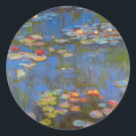 Adesivo Redondo Lírios de Claude Monet, Vintage Nature Art<br><div class="desc">Lírios de Claude Monet é uma pintura típica de arte impressionista vintage, com flores aquáticas em um lago no jardim de Monet em sua casa em Giverny, França. Lindas flores estão flutuando na água e o reflexo de árvores salgadas verdes chorando. Claude Monet gostava de pintar "en plein air" ou...</div>