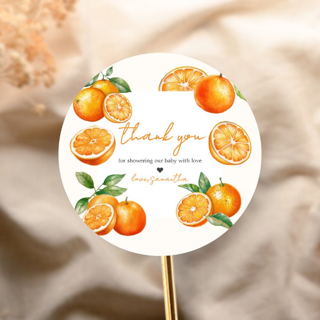 Adesivo Redondo Little Cutie Orange Baby Shower (Little Cutie Baby Shower Sticker)