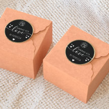 Logotipo de tipografia de amor feito à mão coraçõe