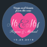 Adesivo Redondo Love Heart Script Mr e Mrs Wedding Favor Sticker<br><div class="desc">Vintage e etiqueta rustica de design de casamento. Decorado com letra de escrita de caligrafia cardíaca e de letreiros manuais. Perfeito para o casamento, festa de noivado, chá de panela, comemoração de aniversário ou qualquer ocasião especial. Você pode personalizar a cor do plano de fundo para ajustado a cor do...</div>