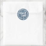 Adesivo Redondo Love & Light Bokeh Hanukkah<br><div class="desc">Feliz Hanukkah! Adicione o toque perfeito de acabamento aos seus envelopes ou presentes com estes adesivos festivos. Design apresenta um fundo azul de boque,  quadro branco estrelado e "Amor e Luz" em texto branco de bruxaria.</div>