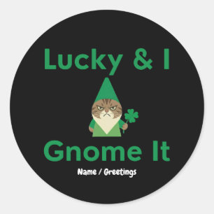 Adesivo Redondo Lucky & I Gnome It Engraçado Gato Sarcástico St P
