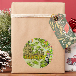 Adesivo Redondo Lucky Leprechaun e seu Castelo Irlandês