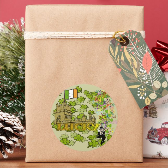 Adesivo Redondo Lucky Leprechaun e seu Castelo Irlandês (Feriado)