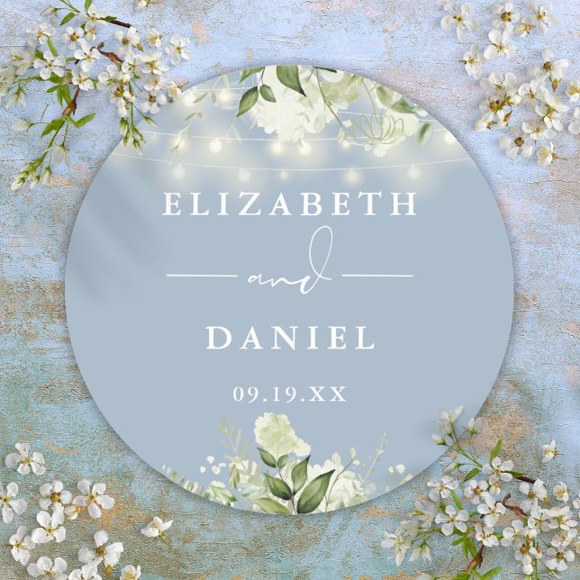 Adesivo Redondo Luzes de Corda de Verdura Azul Poeirento Favor de  (Greenery String Lights Dusty Blue Wedding Favor Classic Round Sticker)