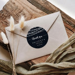 Adesivo Redondo Luzes Rustic String Obrigado Favor De Casamento<br><div class="desc">Esta corda rústica acende obrigado que o teu casamento favoreça o clássico adesivo redondo é perfeito para um casamento moderno. O design apresenta belas luzes de cordas pintadas manualmente em um fundo azul escuro. Faça com que a etiqueta do adesivo seja sua, incluindo seus nomes, o evento (se aplicável) e...</div>