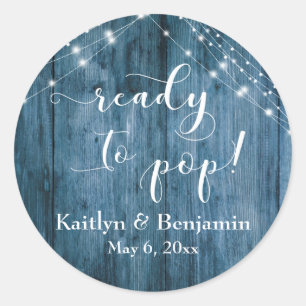 Adesivo Redondo Madeira azul e cordas leves prontas para Pop!