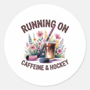 Adesivo Redondo Mãe de Hockey Correndo Com Café Gelado Cafeína Hoc