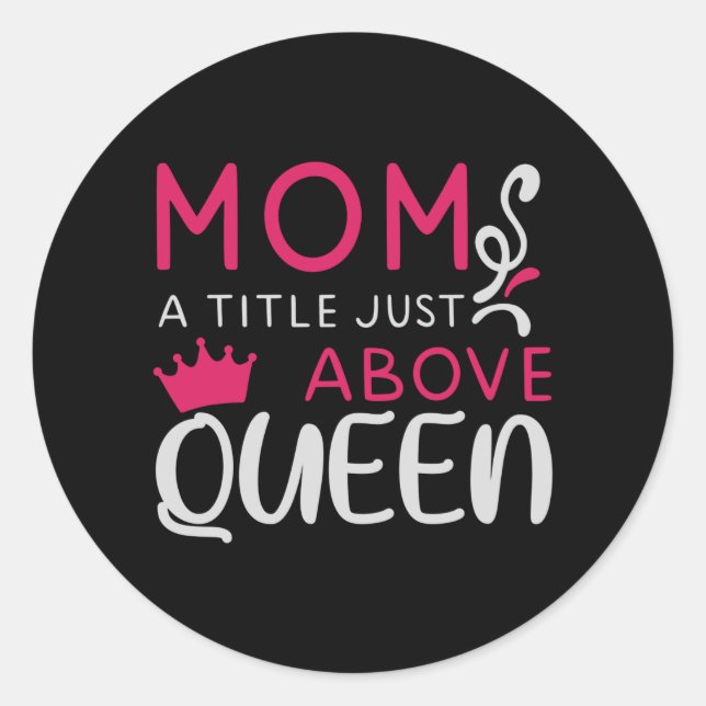 Adesivo Redondo Mama - Um Título Logo Acima de Rainha (Frente)