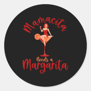 Adesivo Redondo Mamacita precisa de uma margarita garota retrô pin