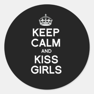 ADESIVO REDONDO MANTENHA A CALMA E BEIJE AS MENINAS