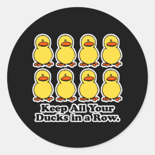 Adesivo Redondo Mantenha Todos os Seus Patos em Fila