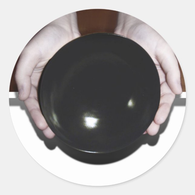 Adesivo Redondo Mãos Segurando uma tigela vazia (Frente)