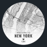 Adesivo Redondo Mapa Nova Iorque | Boas-vindas<br><div class="desc">Um adesivo de casamento de boas-vindas com a cidade de Nova Iorque e seu layout único de mapa de despesas gerais adaptado ao conjunto de convites para o casamento do Localizador de Miami Love.</div>