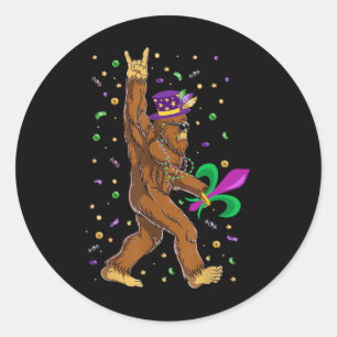 Adesivo Redondo Mardi Gras Bigfoot Engraçado Sasquatch Mardi Gras 