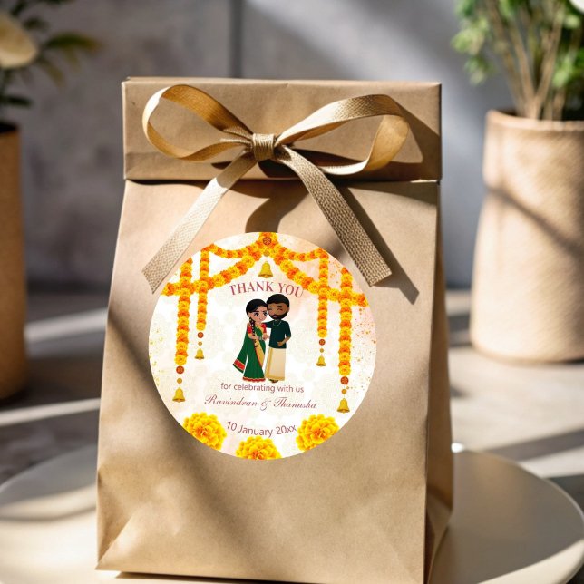 Adesivo Redondo Marigold garlands sinalizou com o casamento Tamil  (Marigold garlands bells with Tamil Telugu wedding Classic Round Sticker)