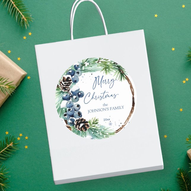 Adesivo Redondo Marinha de Natal feliz, amora azul de inverno (Merry Christmas pine wreath blue winter berries Round Sticker watercolor snowy pine cones dusty blue)