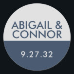 Adesivo Redondo Marinho de Tipografia Minimalista Moderna Nomes de<br><div class="desc">Elementos: fundo de alto contraste com fontes sans serif e slab. Cores: Marinho Azul,  Cinza,  Prata. Temas: Moderno,  minimalista,  limpo,  simples,  escandinavo,  moda,  sofisticado,  geométrico,  zen. Coleção: Suíte de Casamento de Cinzas Azuis,  Marinho de Tipografia Minimalista Moderna. Tipo de produto: Names Sticker</div>