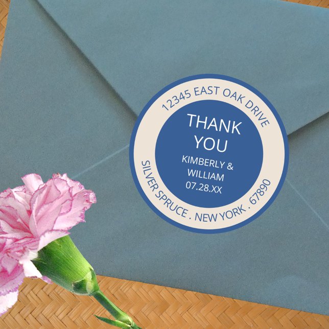 Adesivo Redondo Marselha Bleu Chic Wedding Favor Ou Envelope (Marseille Bleu Modern Wedding Stickers - Custom Wedding Favors Or Envelope Seals)