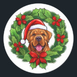 Adesivo Redondo Mastiff Christmas Wreath<br><div class="desc">Adicione um toque festivo à sua correspondência de férias com as nossas etiquetas festivas da coroa de Natal Mastiff! Estas etiquetas encantadoras mostram uma vibrante ilustração de uma coroa de Natal verde, com a adorável face sorridente de um Mastiff vestindo um feliz chapéu vermelho de Papai Noel no centro. Perfeito...</div>
