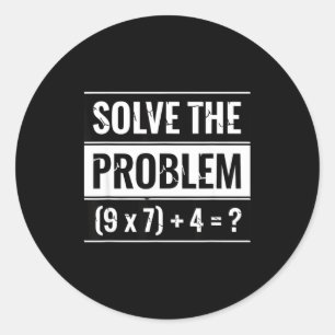 Adesivo Redondo Matemática Resolva o Problema (9 X 7) + 4 = _ Mate