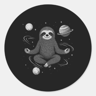 Adesivo Redondo Meditacao Zen Preguiça No Espaço Namaste Paz Yoga