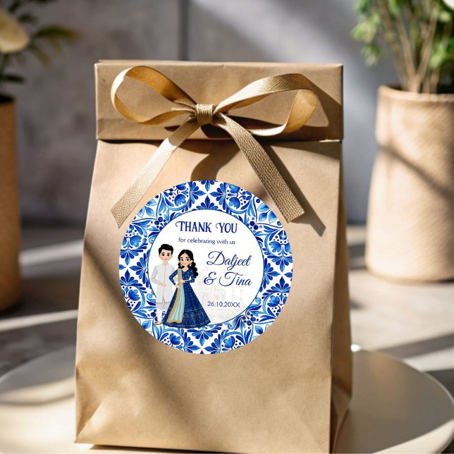 Adesivo Redondo Mehndi Sangeet, favores bonitinhos do casamento in (Mehndi Sangeet Indian wedding favor stickers cute bridal couple cartoon customized favor Stickers)