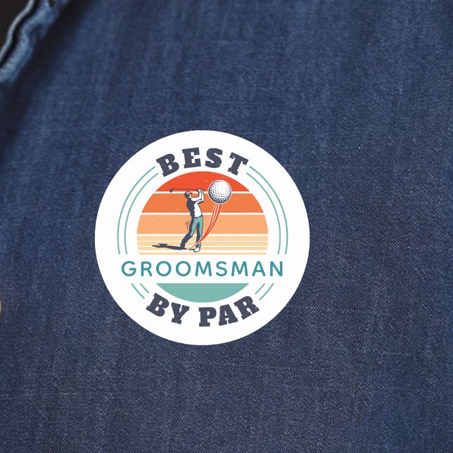 Adesivo Redondo Melhor Padrinho Pelo Par Casamento Personalizado R (Best Groomsman by Par Golf Retro Wedding Sticker)