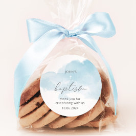 Adesivo Redondo Menino de céu azul mínimo batismo 