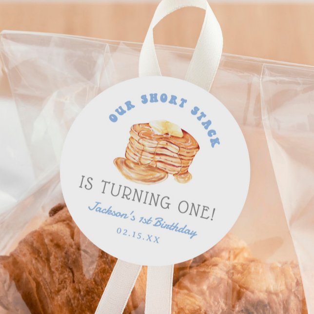 Adesivo Redondo Menino, Nossa Pilha Curta Está Virando Um Aniversá (Criador carregado)