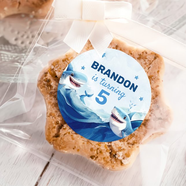 Adesivo Redondo Meninos sob o mar 5 de tubarão-mar Aniversário (Criador carregado)