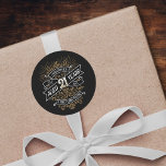 Adesivo Redondo Mens Funny Whiskey aniversário de 21 anos<br><div class="desc">Celebre o grande 2-1 com estilo e humor com este design de aniversário inspirado no rótulo de uísque vintage. A tipografia negra, dourada e branca é ornamentado e elegante, dando-lhe um toque clássico de retrô-safra. Perfeito para o homem (ou para a mulher!) na sua vida que ama o seu uísque,...</div>
