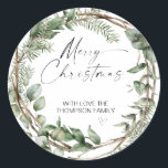 Adesivo Redondo Merry Christmas Gift Label Greenery Wreath Sticker<br><div class="desc">Está quase no Natal! Hora de planejar o seu presente para o feriado, não esqueça os seus palitos de Natal personalizados! Na moda e belos estes autocolantes de Natal personalizados são perfeitos para as Etiquetas de Presente de Natal ou como selos de envelopes nos seus Cartões de natal de Natal...</div>