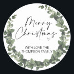 Adesivo Redondo Merry Christmas Gift Label Greenery Wreath Sticker<br><div class="desc">Está quase no Natal! Hora de planejar o seu presente para o feriado, não esqueça os seus palitos de Natal personalizados! Na moda e belos estes autocolantes de Natal personalizados são perfeitos para as Etiquetas de Presente de Natal ou como selos de envelopes nos seus Cartões de natal de Natal...</div>