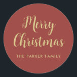 Adesivo Redondo Merry Christmas Sticker | Script Dourado Casual Fa<br><div class="desc">Adicione um toque de charme festivo aos seus presentes de férias, cartas e pacotes com este elegante adesivo "Feliz Natal". Apresentando uma escrita casual de ouro falso em um fundo vermelho vibrante, é perfeito para espalhar alegria de férias. Excelente para favoritos para festas, envelopes ou projetos DIY, esses adesivos trazem...</div>