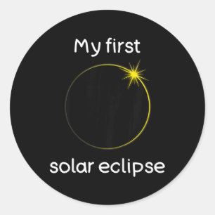 Adesivo Redondo Meu Primeiro Eclipse Solar Camisa Garotas 2024 Sol