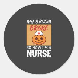 Adesivo Redondo Minha Vassoura Quebrou Enfermeira Halloween