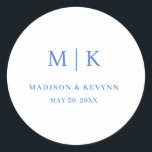 Adesivo Redondo Mínimo e Chic | Casamento<br><div class="desc">Mínimo e Chic | Bue Wedding Classic Round StickerEstes elegantes e modernos guardanapos de casamento ou chá de panela apresentam um simples design de texto preto e branco que exumenta o estilo minimalista. Adicione suas iniciais ou monograma para torná-las completamente suas.</div>