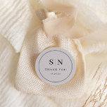 Adesivo Redondo Mínimo e Chic | Cinza e Casamento Negro Inicial<br><div class="desc">Este elegante e moderno obrigado de casamento que você favorece os adesivos apresentam uma simples cinza clara e um design de texto preto que exumenta o estilo minimalista. Adicione suas iniciais ou monograma para torná-las completamente suas.</div>