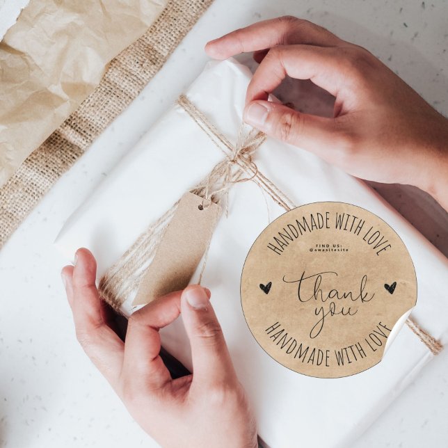 Adesivo Redondo Mínimo feito à mão com amor (Criador carregado)