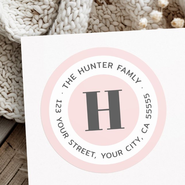 Adesivo Redondo Mínimo moderno de monograma - endereço de retorno  (Modern minimal monogram blush pink return address classic round sticker)
