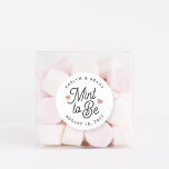 Adesivo Redondo Mint to Be Personalised Wedding Favor<br><div class="desc">Os adesivos especiais e frescos para favoritos de casamento destacam a "mint to be" em letras suaves em preto,  acentuadas com corações poeirentos cor-de-rosa rosa. Personalize com seus nomes e data de casamento.</div>