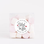 Adesivo Redondo Mint to Be Personalised Wedding Favor<br><div class="desc">Os adesivos especiais e frescos para o casamento destacam a "menta a ser" em letras suaves em preto,  acentuadas com corações vermelhos. Personalize com seus nomes e data de casamento.</div>