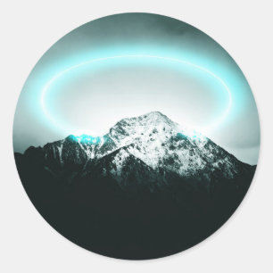 Adesivo Redondo Misteriosa luz azul-neon da montanha nevada