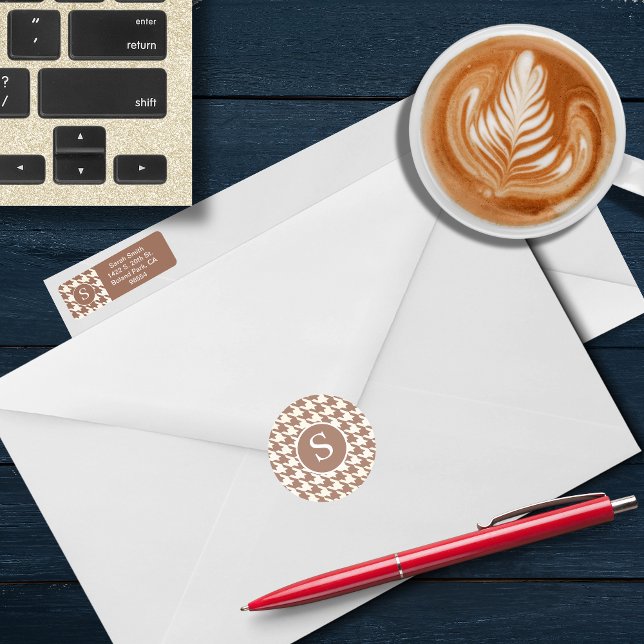 Adesivo Redondo Mocha Mousse e Monograma Branco moderno (Criador carregado)