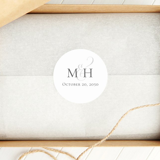 Adesivo Redondo Modelo de Monograma Simples de Casamento Minimalis (Wedding sticker with simple monogram.)