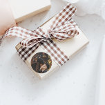 Adesivo Redondo Modern Trendy Christmas | Foto do Casal Romântico<br><div class="desc">Compartilhe a magia da estação com entes queridos usando este cartão de Natal moderno e moderno com uma fotografia de casal romântica. Perfeito para cartões de natal,  esta design na moda combina alegria festiva com charme sentimental. ❤️</div>