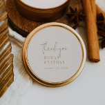 Adesivo Redondo Moderna Vintage Chic Dourada Obrigado Stickers<br><div class="desc">Este obrigado moderno de ouro de safra que vocês colam são perfeitos para uma simples recepção de casamento. O design boho neutro apresenta uma tipografia rústica única e na moda boêmica em uma cor mínima de ouro e creme de marfim. Personalize as etiquetas adesivas com os seus nomes e a...</div>