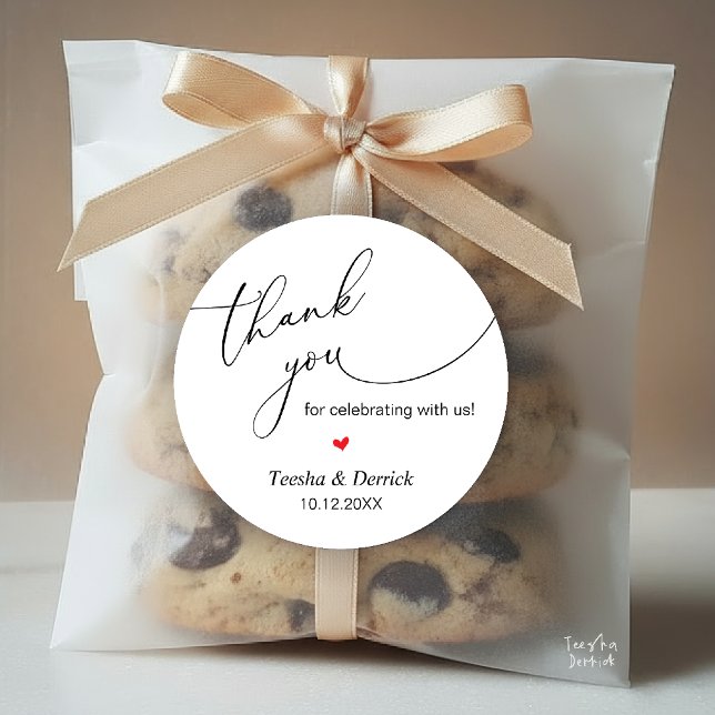 Adesivo Redondo Moderno Casamento Minimalista Obrigado Presentes (Modern Wedding Minimalist Thank You Gifts Classic Round Sticker in Black and White, Little Red Heart)